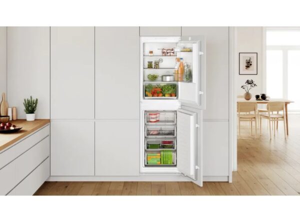 Bosch KIN85NSE0G Series 2 50/50 Integrated Fridge Freezer - Image 2